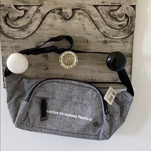 Lululemon “on the beat” belt bag sea wheeze